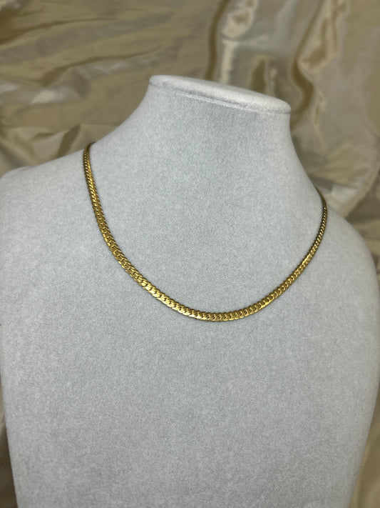 Thin gourmit necklace