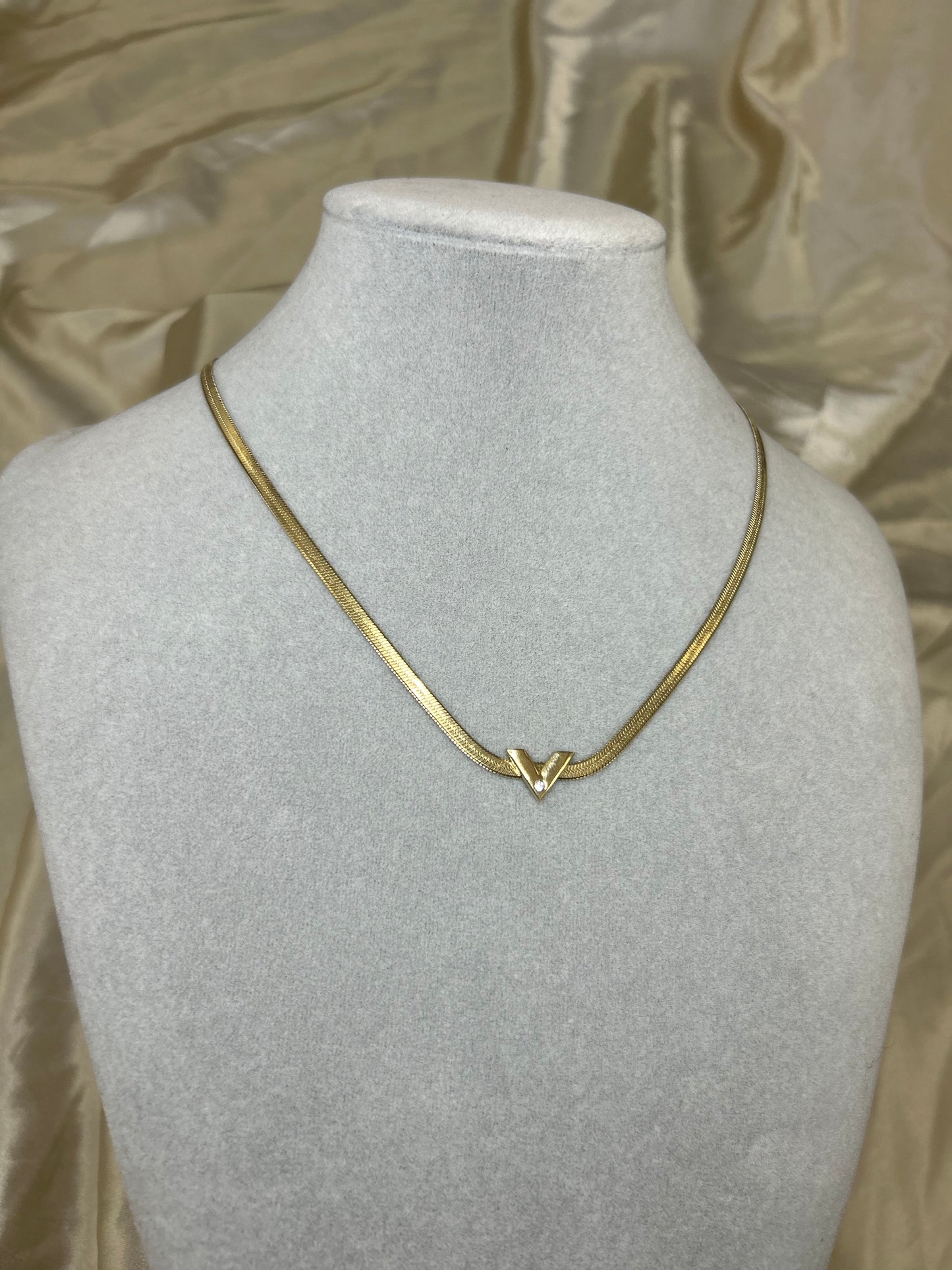 V-necklace